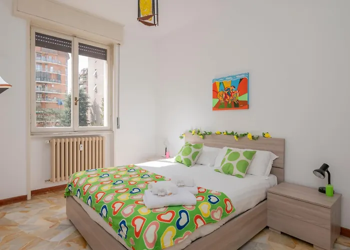 Xenia s - Spacious Two-Room Apt In The Flower District