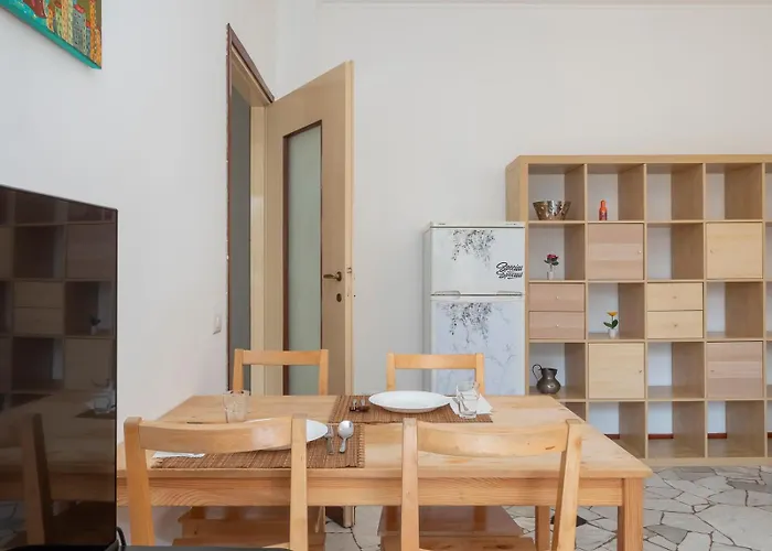 Xenia s - Spacious Two-Room Apt In The Flower District